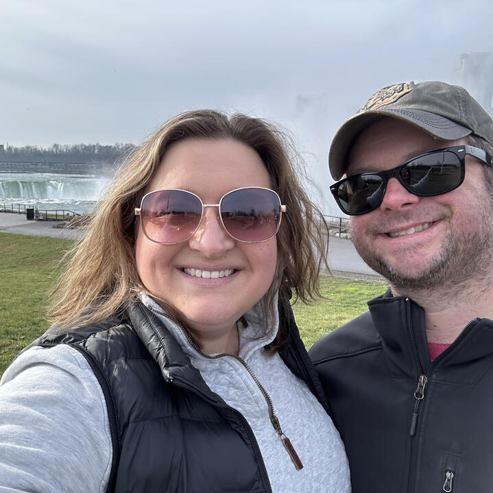 Hannah and Erik smiling together overlooking Niagara Falls